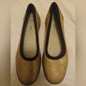 Gold Women's Ballet Flats - Cushioned Comfort